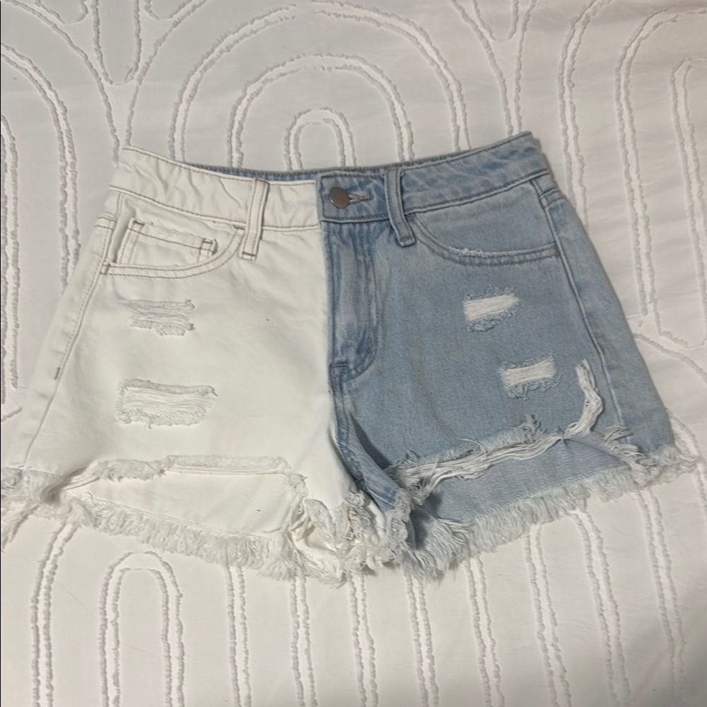 Altar’d State Two-Tone Distressed Denim Shorts – Light Wash & White